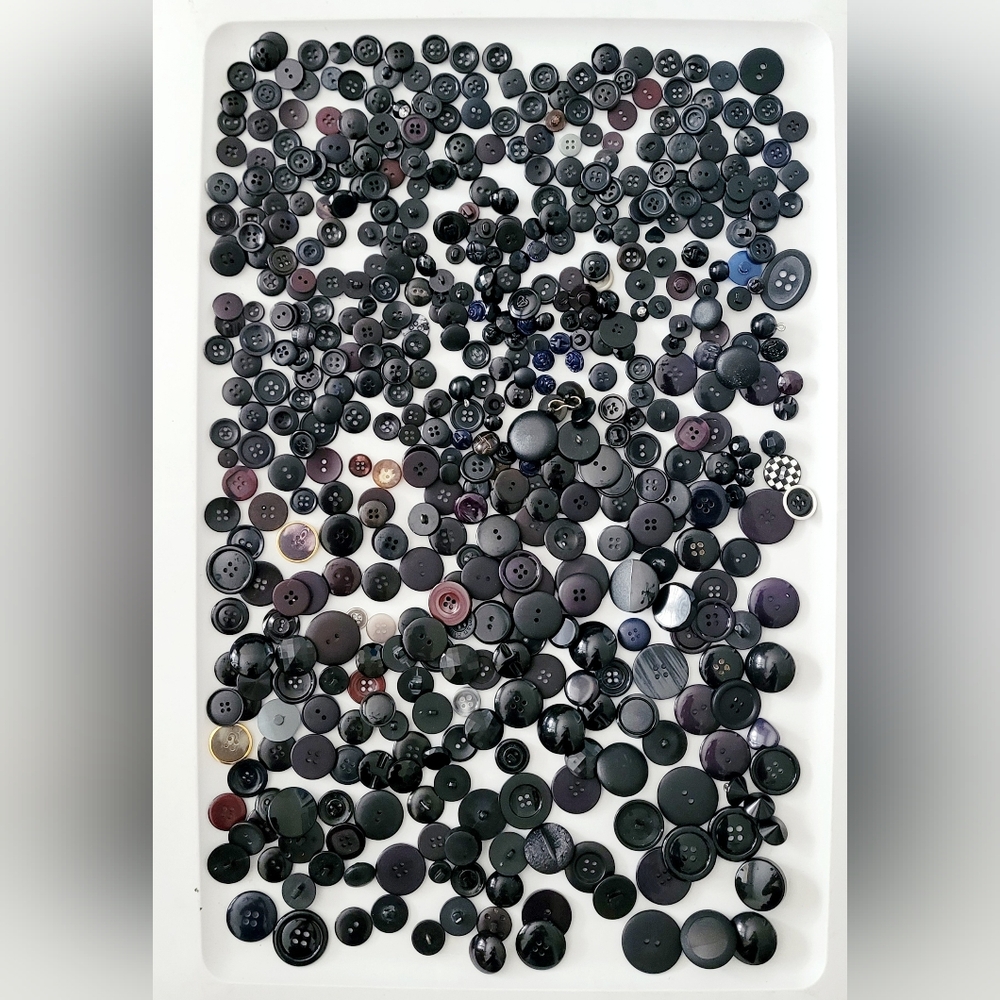 Assorted Black Buttons Collection โ โ โ bulk Lot - Picture 2 of 11